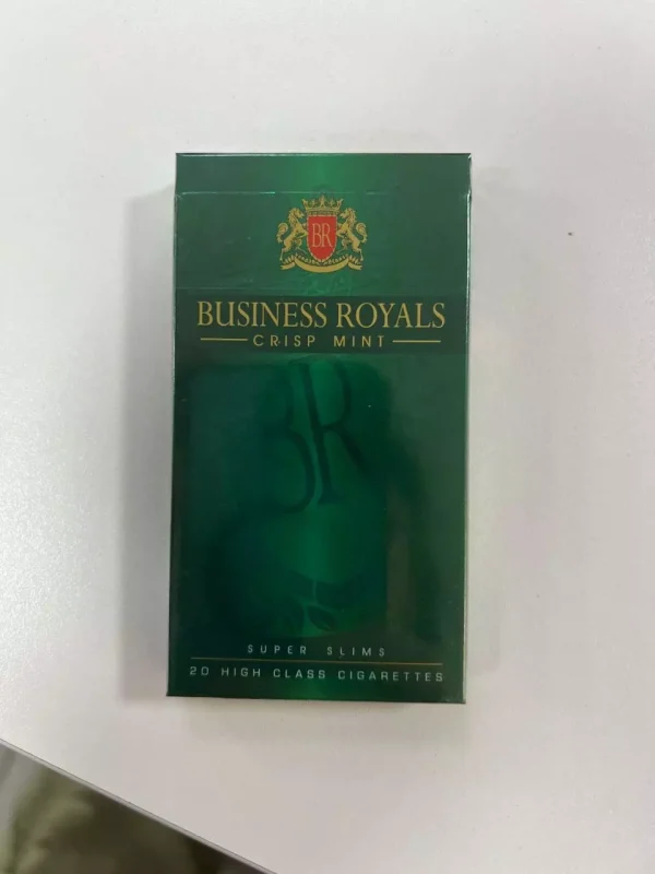 Business Royall BR Super Slim Crisp Mint Sigara, mentol aromalı ince sigara, özel filtre tasarımı ile serinletici bir içim deneyimi sunar.