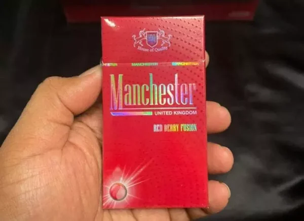 Manchester Red Berry Fusion Sigara, çilek ve nane aromasının mükemmel birleşimini sunar. Tatlı çilek ve serinletici nane, her içimde keyifli bir deneyim sağlar.