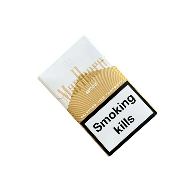 Marlboro Gold Sigara paketi, hafif tütün tadı ve şık altın tasarımı ile dikkat çekiyor.