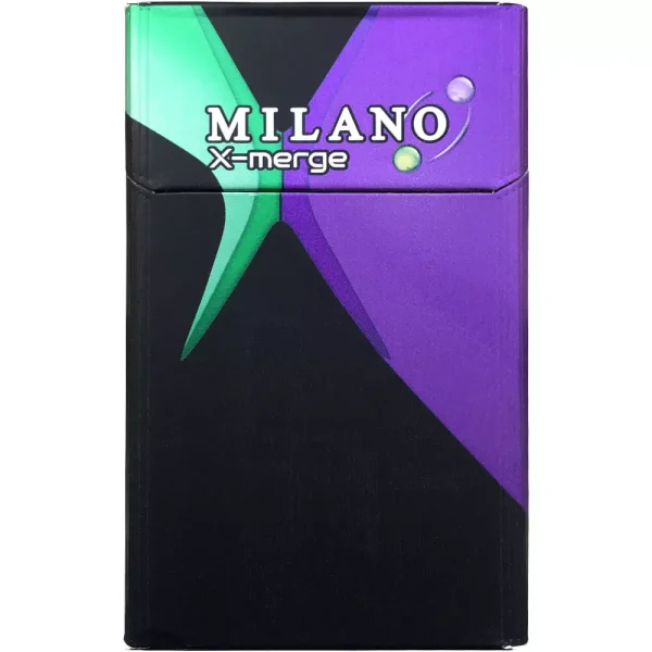 Milano X-Merge Sigara paketi, yabanmersini ve mentol aromalarını bir arada sunan şık bir tasarıma sahiptir. Bu görsel, ürünün özel aromasını ve ambalajını yansıtmaktadır.