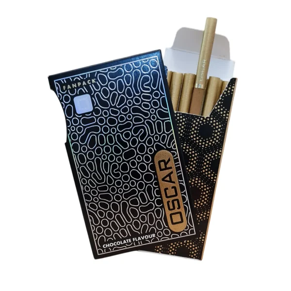 Oscar Fanpack Chocolate Flavour Sigara, çikolata aromasının zengin ve tatlı etkisini her içimde sunar. Sıcak çikolata lezzeti, her nefeste tatmin edici bir keyif bırakır.