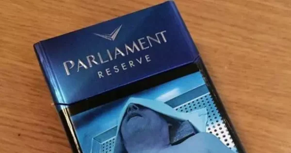 Parliament Reserve Sigara – Kaliteli tütün karışımı ve özel filtre tasarımıyla premium sigara paketi.