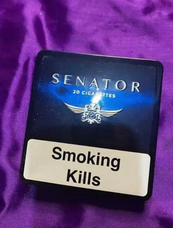 Senator Special Winegrape Sigara, şarap üzümü aromasıyla özel bir içim deneyimi sunar. Metal kutu ambalajı, sigaranızı güvenli bir şekilde taşımayı sağlar.